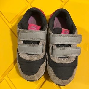 Nike Valiant toddler sneakers